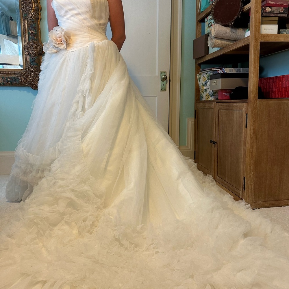 Elegant Cream Strapless Wedding Gown with Train